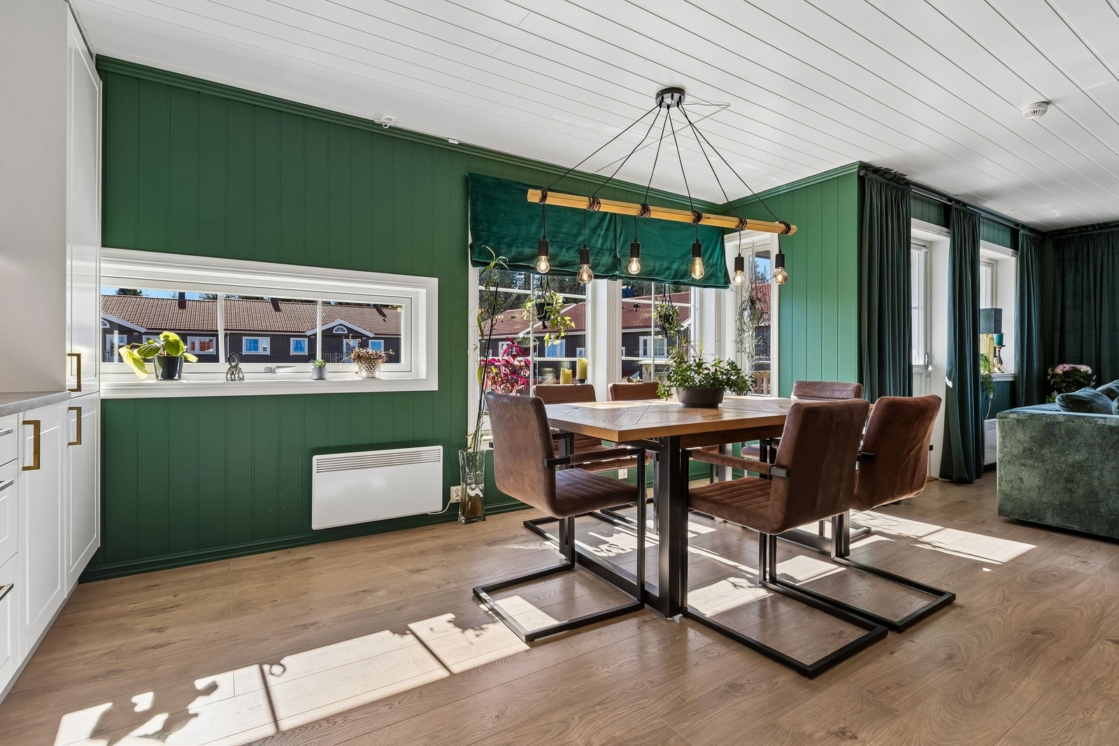 Spisestue med store vinduer Galleribilde