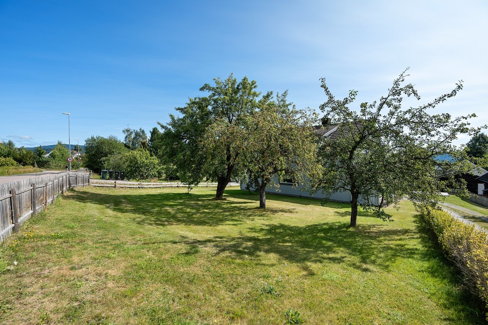 Eiendommen ligger i et etablert og rolig boligområde. Galleribilde