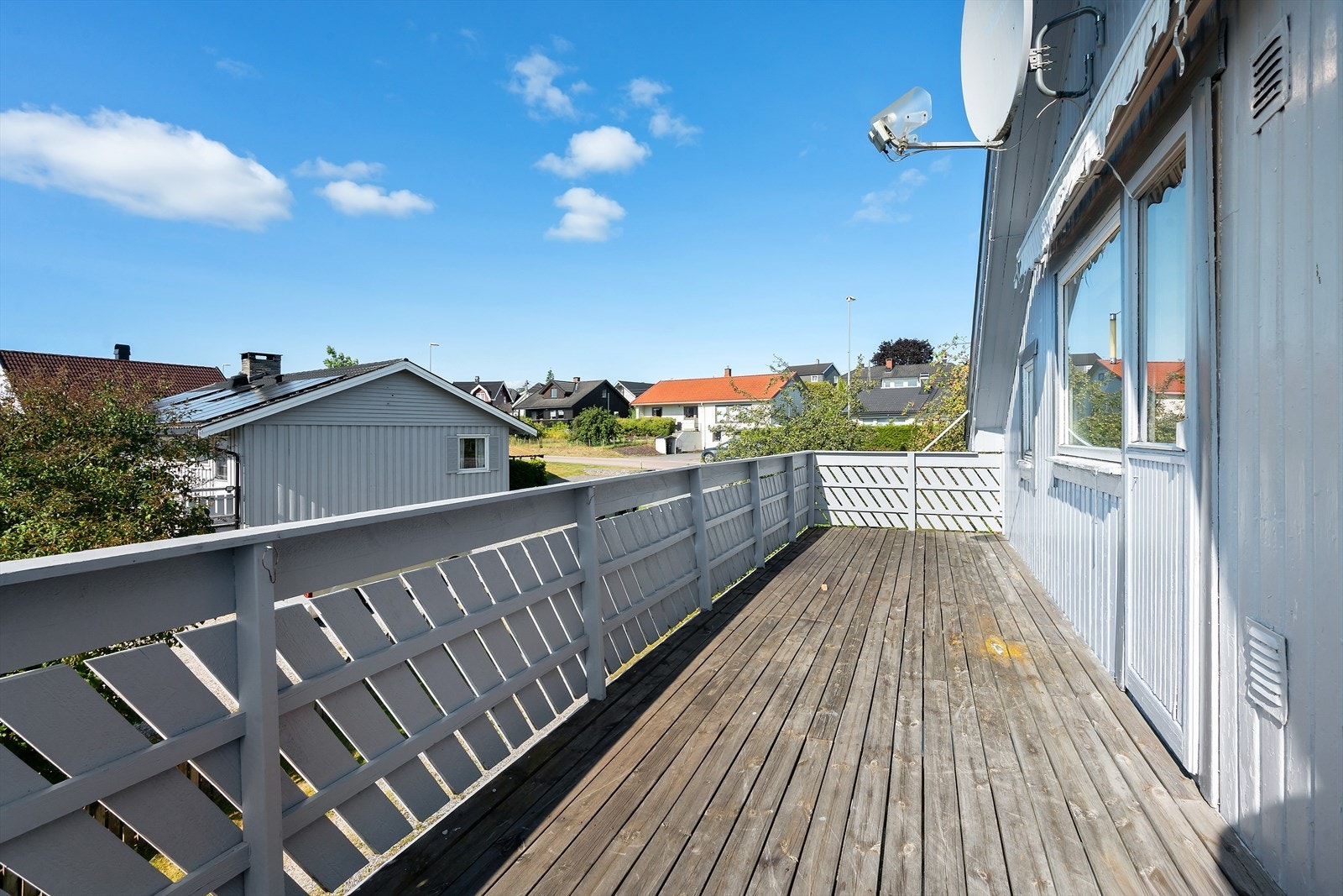 Verandaen på ca. 17 m² har god plass til en sittegruppe. Galleribilde