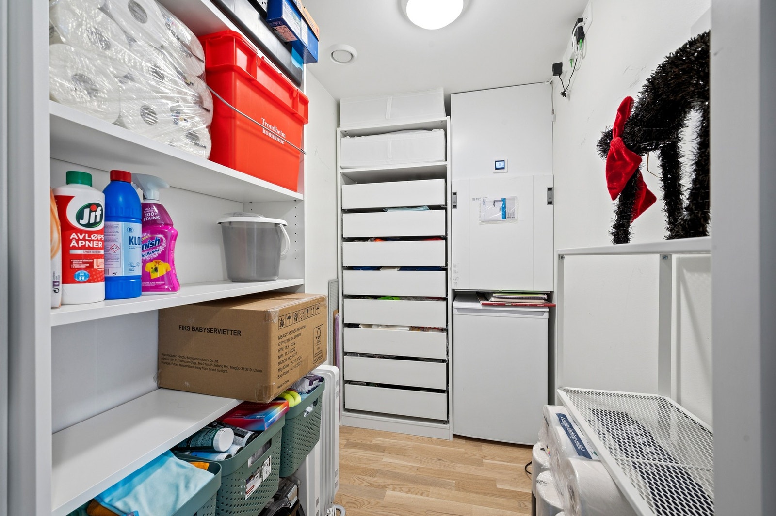 Det er også en praktisk bod i leiligheten på ca. 3,2m² med god plass til ekstra oppbevaring, fryser mm. Galleribilde