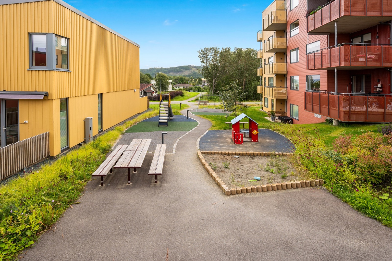 Det er flere rekreasjonsmuligheter i området. Fra reppetoppen har man et eldorado av turstier lett tilgjengelig - Et perfekt område for den turglade. Galleribilde