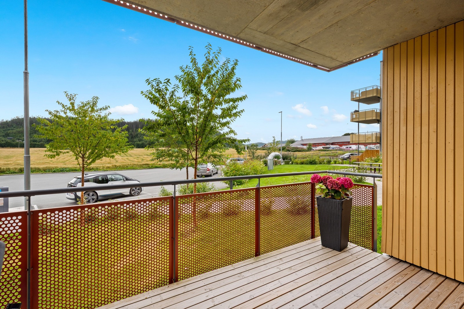 Fra stuen har man også adgang til en romslig balkong på ca. 10m² Galleribilde