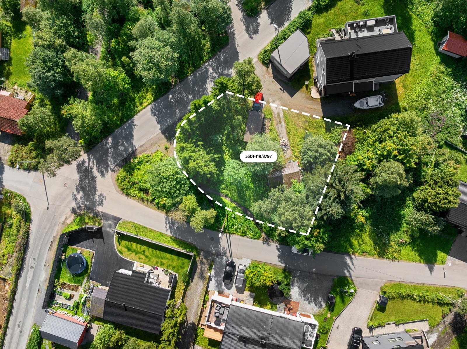 Tomta er regulert til boligformål.
