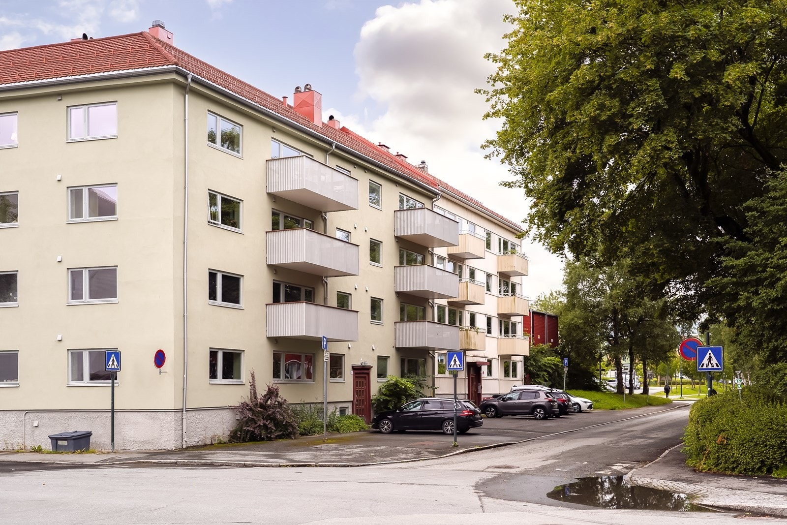 Som student er dette en optimal beliggenhet. Er man tilknyttet noen av de overnevnte studiestedene har man også kun fem minutters gange til Studentersamfundet, som er et viktig samlingssted for studentene. Galleribilde