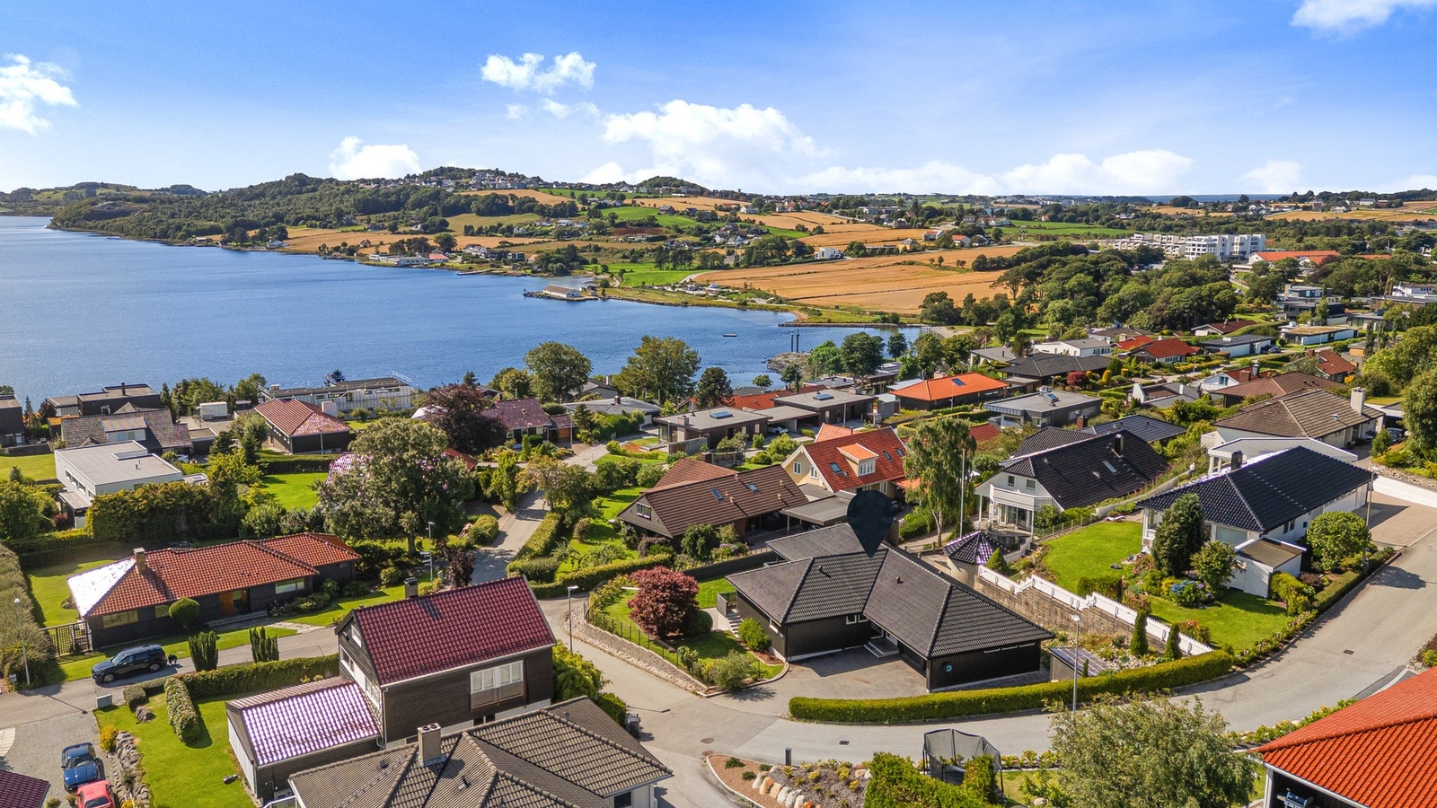 Fantastisk beliggenhet med kort vei til Møllebukta og turstiene langs Hafrsfjord. Galleribilde