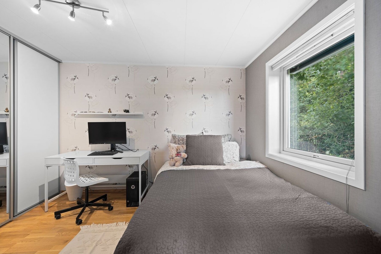 Dette rommet er opprinnelig godkjent som "disponibelt" rom. Det kreves bruksendring for disponible rom som benyttes til varig opphold. Galleribilde