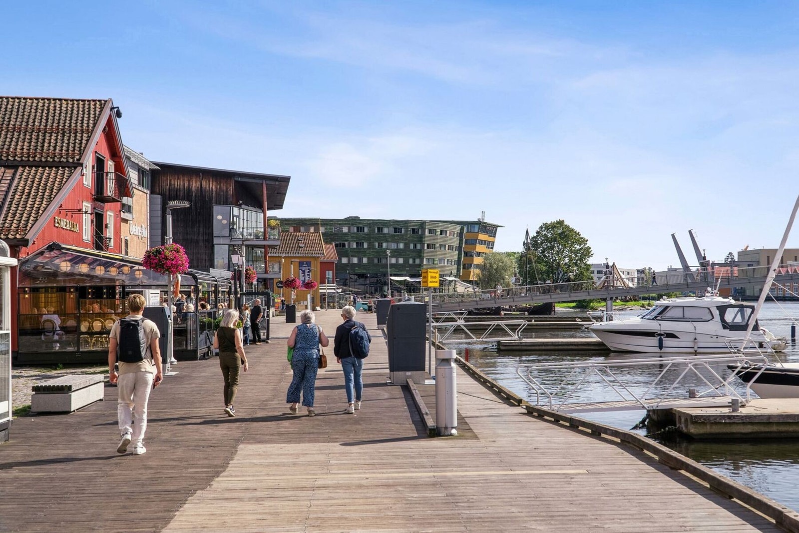 Det er fin avstand til brygga i Tønsberg som har et rikt utvalg av herlige spisesteder. Galleribilde