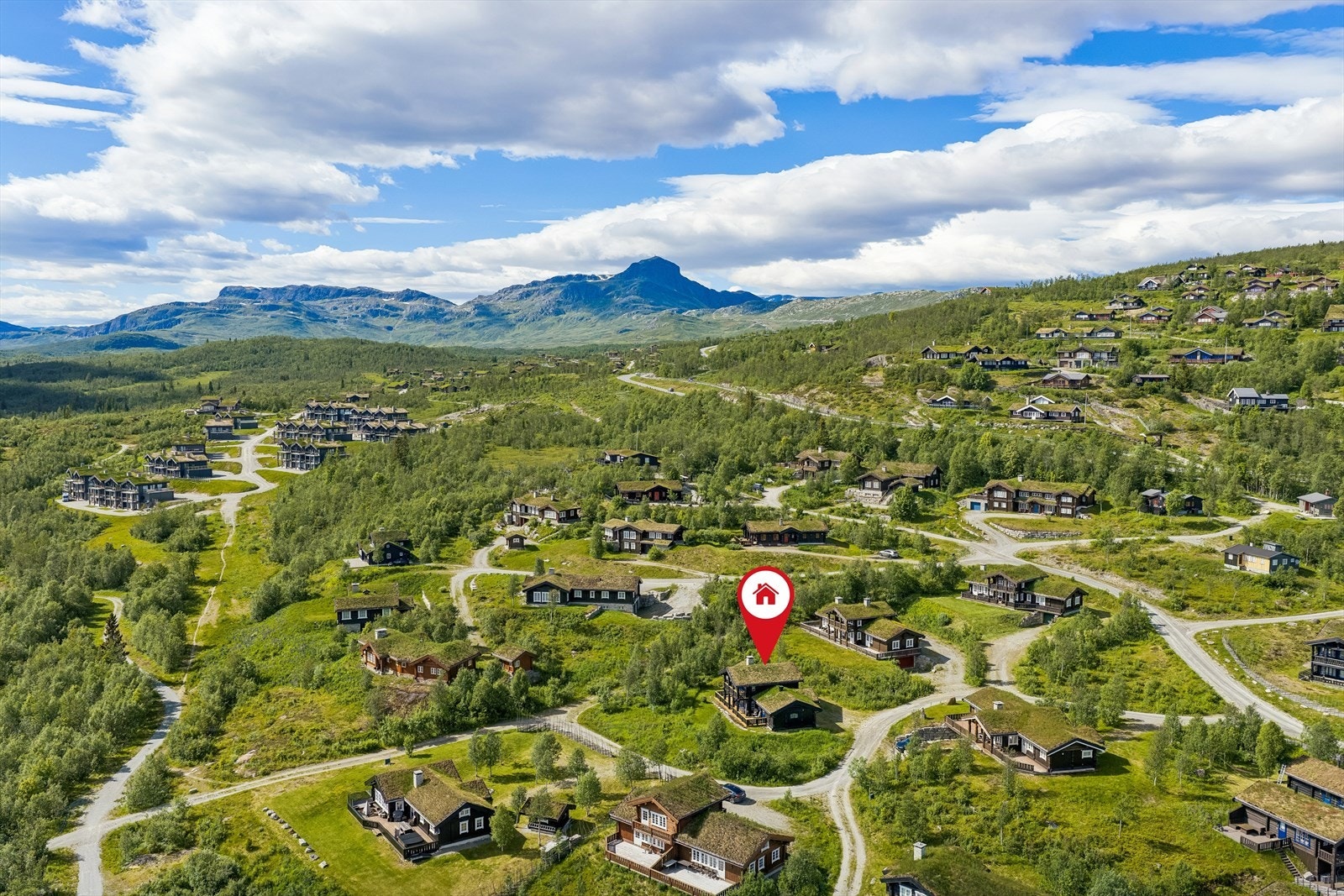 Her får du en innbydende og gjennomført fritidsbolig med høy standard, flott utsikt og en attraktiv beliggenhet på Beitostølen. Galleribilde