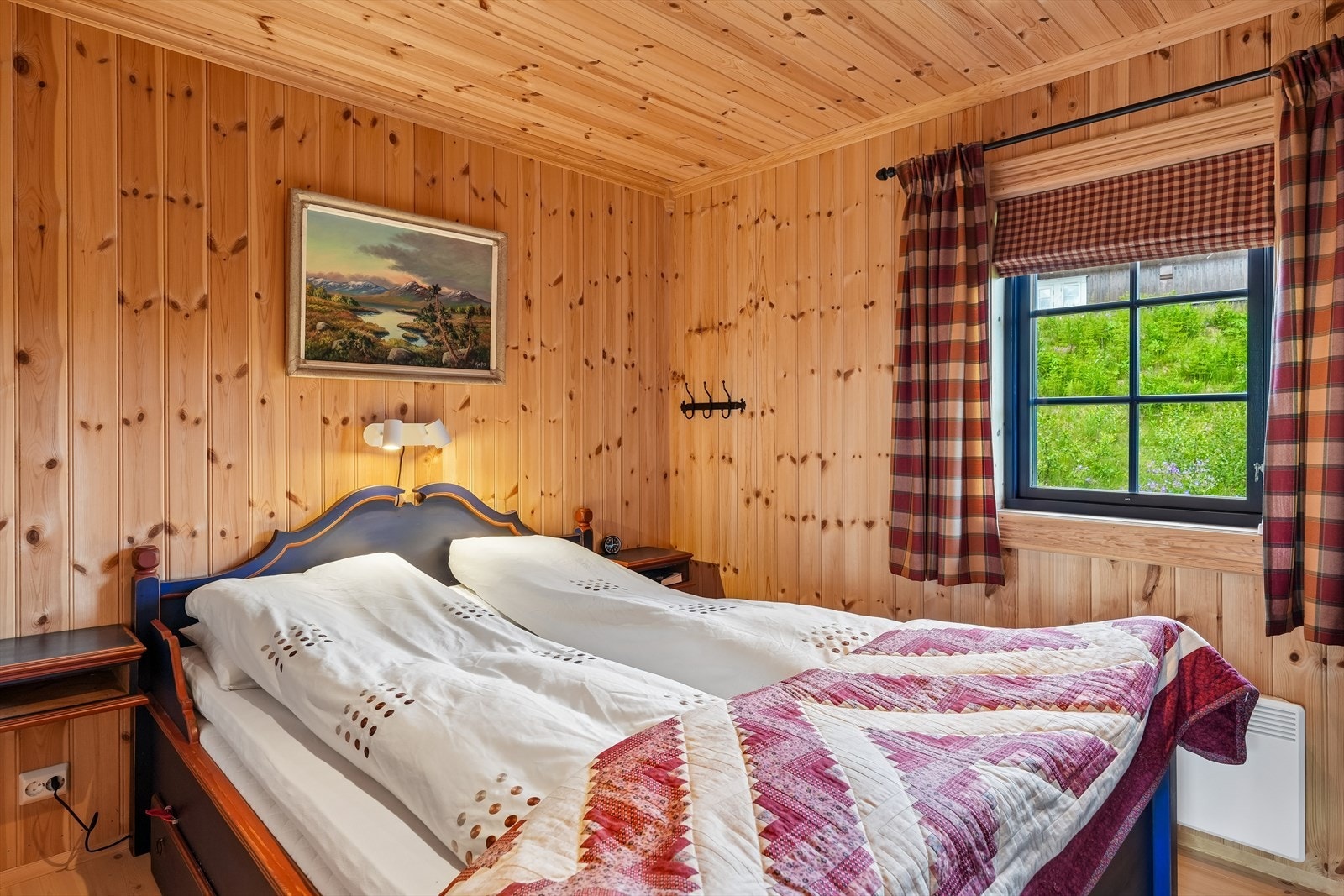 I hovedetasjen finner du to soverom, hvor hovedsoverommet har god plass til dobbeltseng. Galleribilde