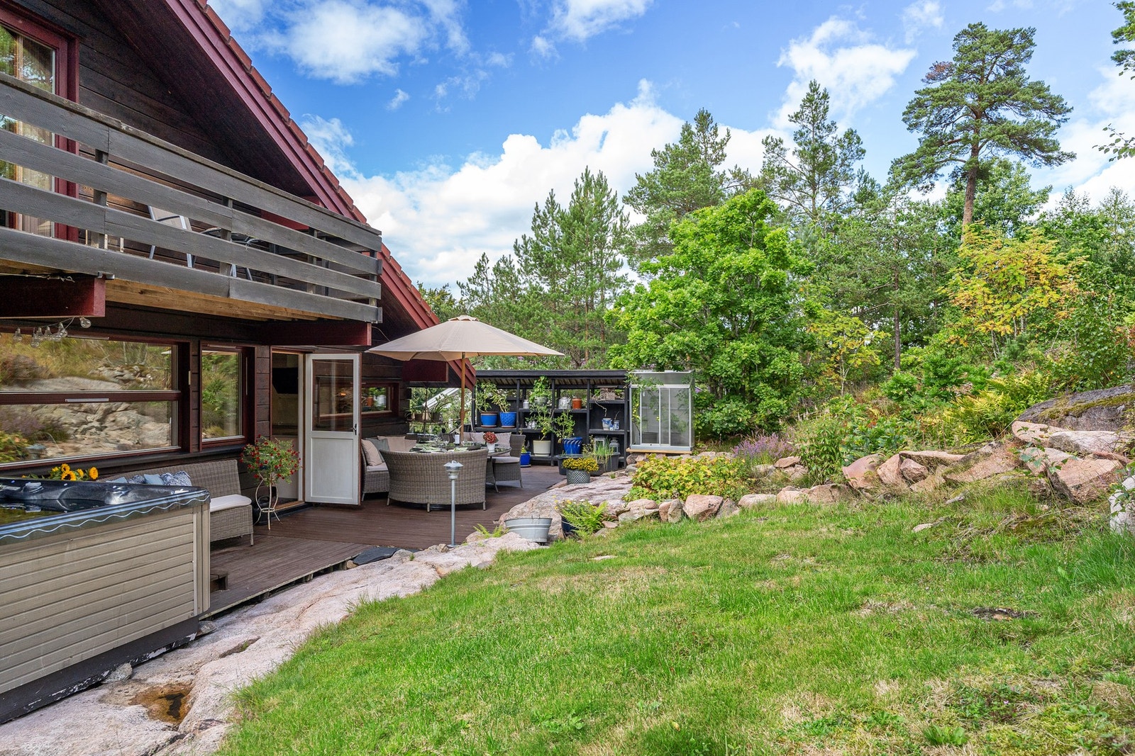 Her ligger alt til rette for å nyte fine sommerdager i private og idylliske omgivelser. Galleribilde