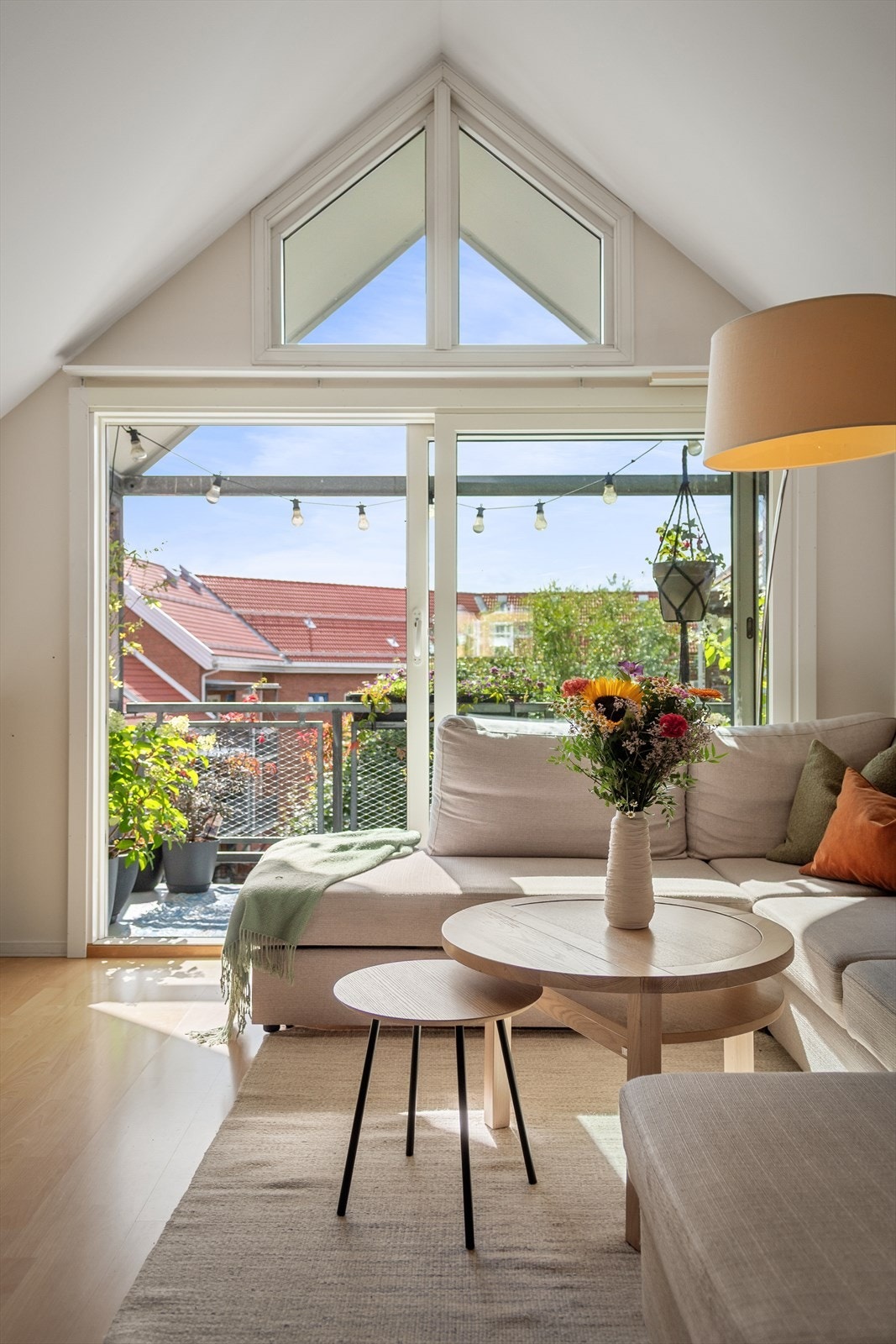 Fra stuen er det utgang til en balkong på 6 m² Galleribilde