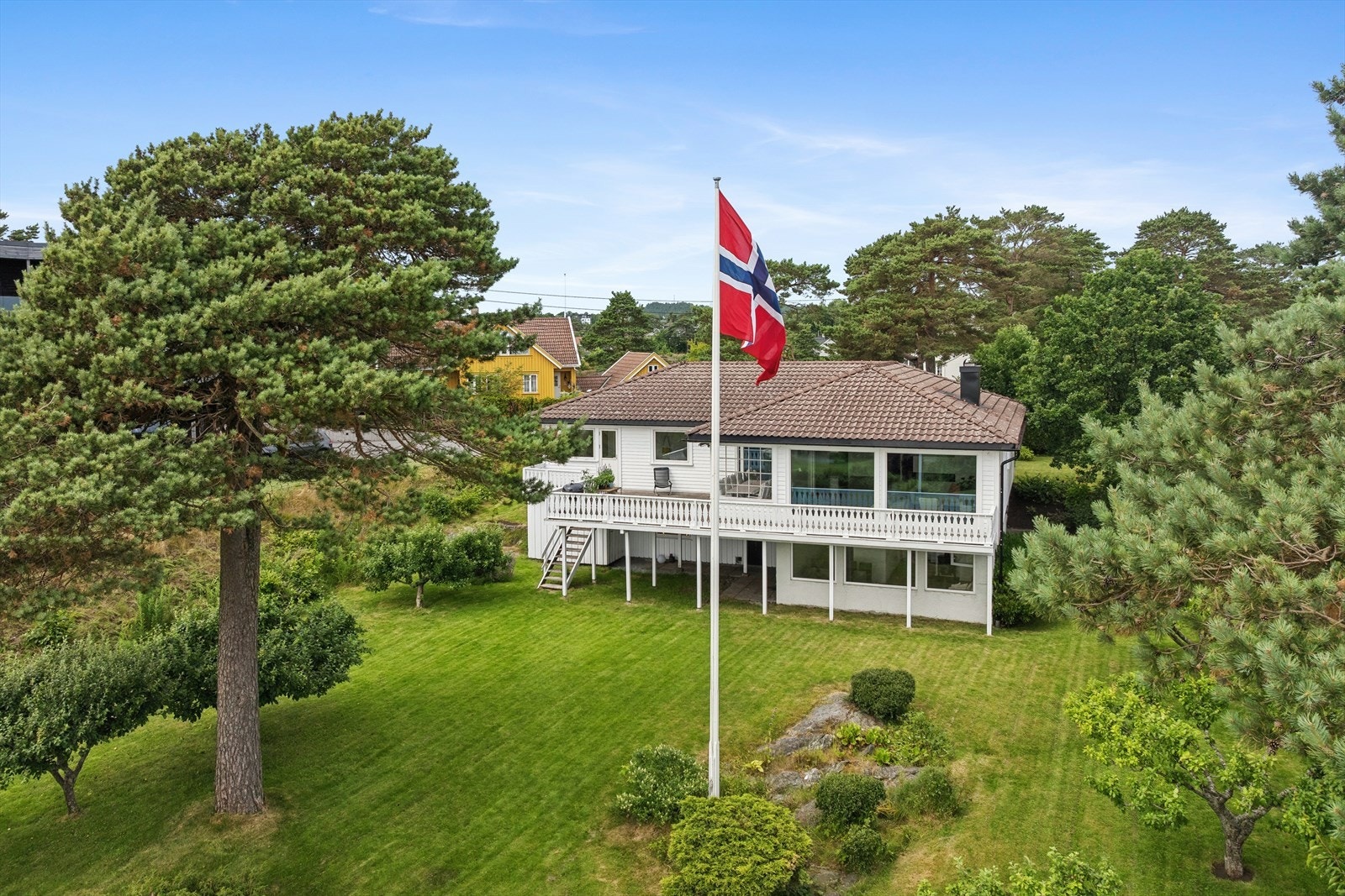Tomten er romslig og gir gode muligheter for uteaktiviteter. Galleribilde