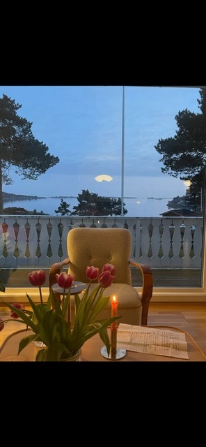 Stemningsfull utsikt fra eiendommen på kveldstid. Bildet er tatt av selger. Galleribilde