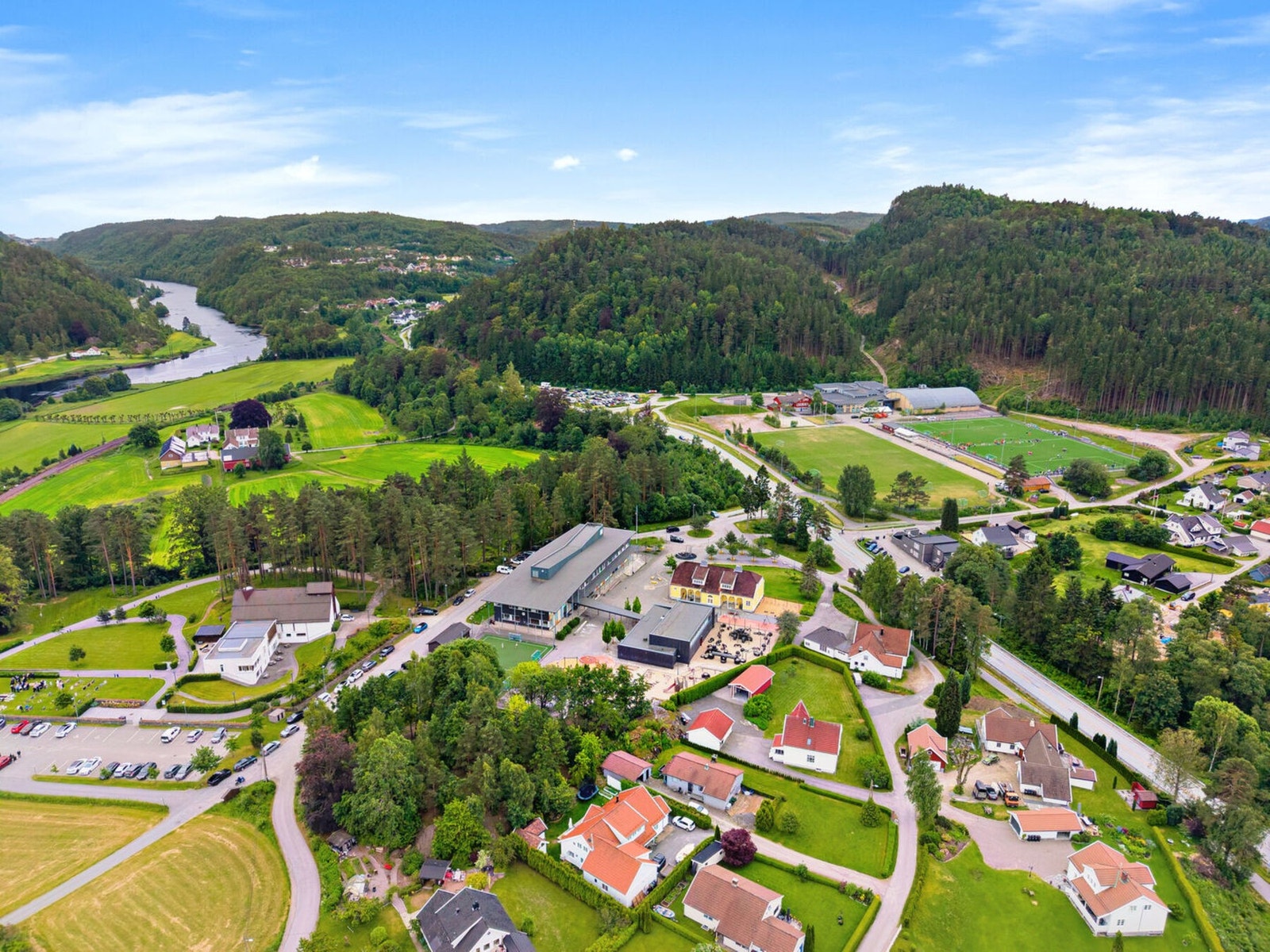 - Området byr på mange gode kvaliteter og her er det folk i alle aldre som har bosatt seg | Det er også verdt å nevne at det er ca 10-15min kjøretur til Kristiansand sentrum - Galleribilde