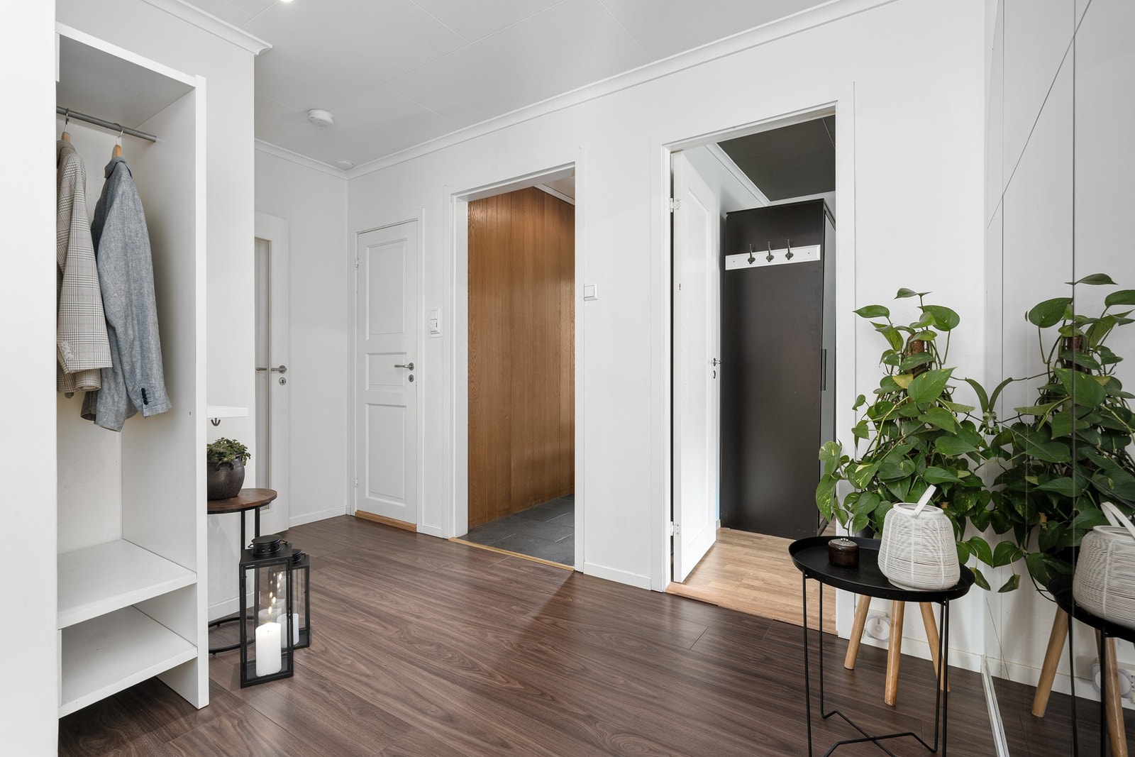 - Velkommen inn | Innholdsrik planløsning over to etasjer - Galleribilde