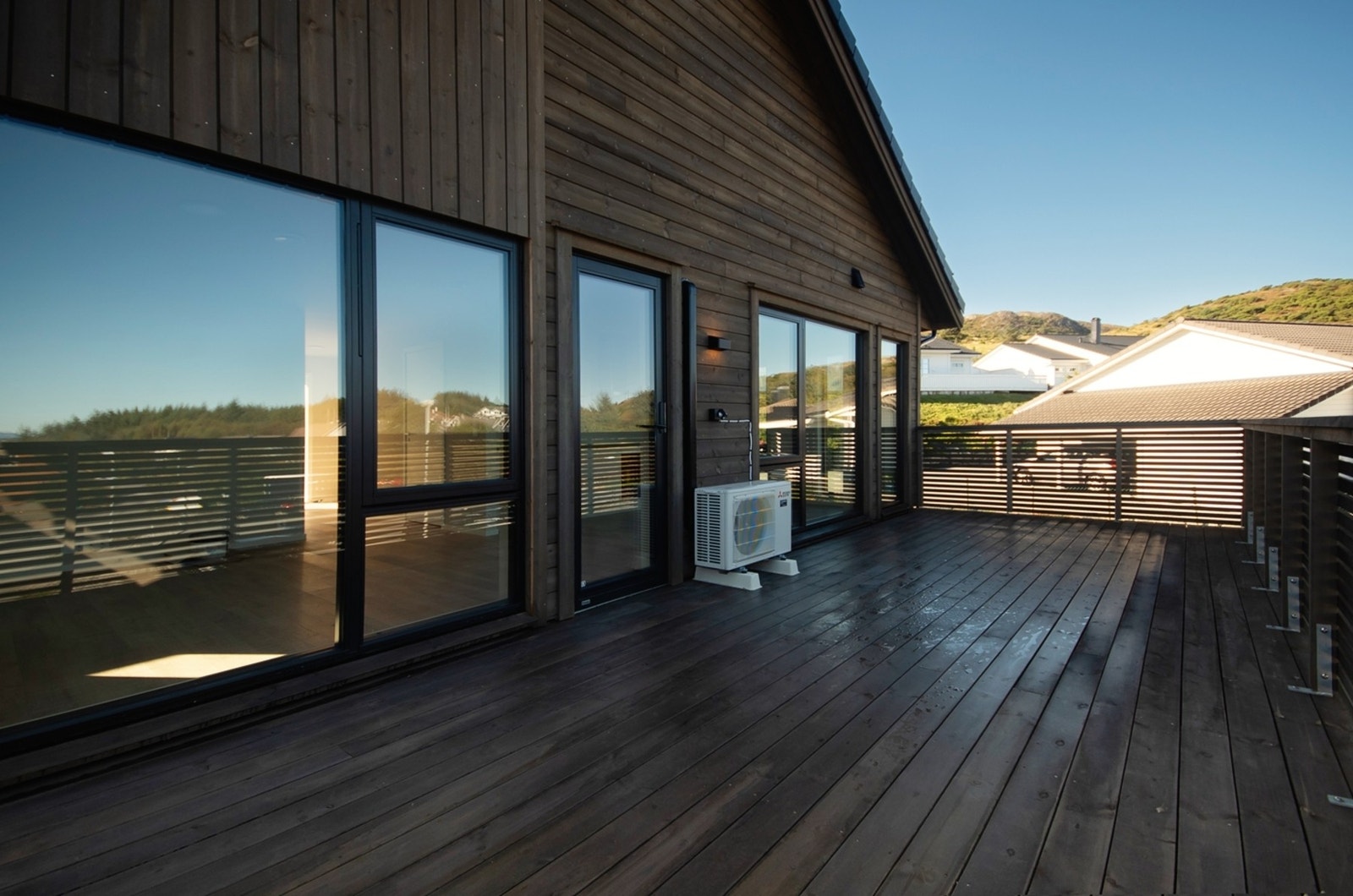 Terrassen er av svært god størrelse med gode solforhold