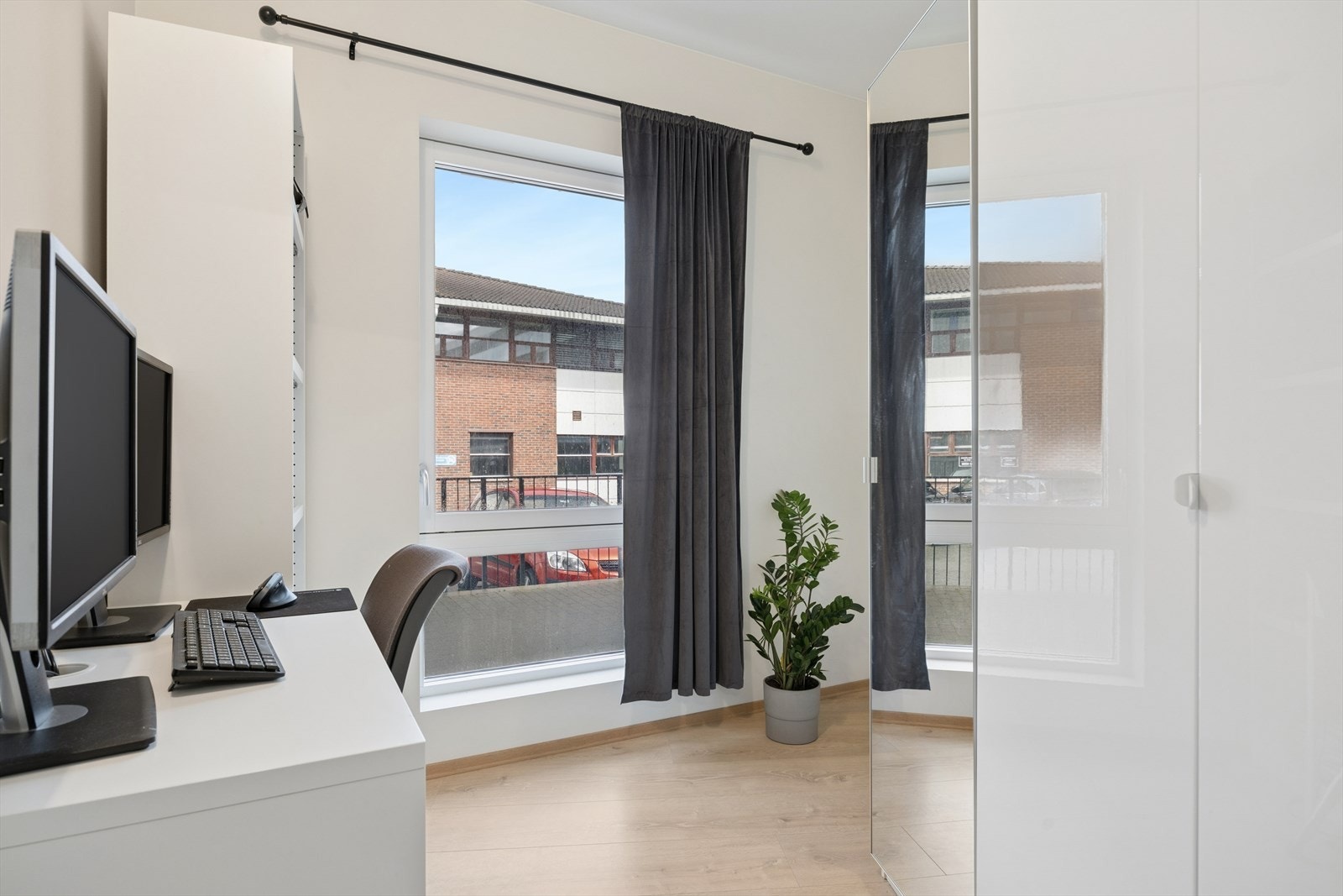 Soverom 2 har plass til seng, pult og skap. Galleribilde