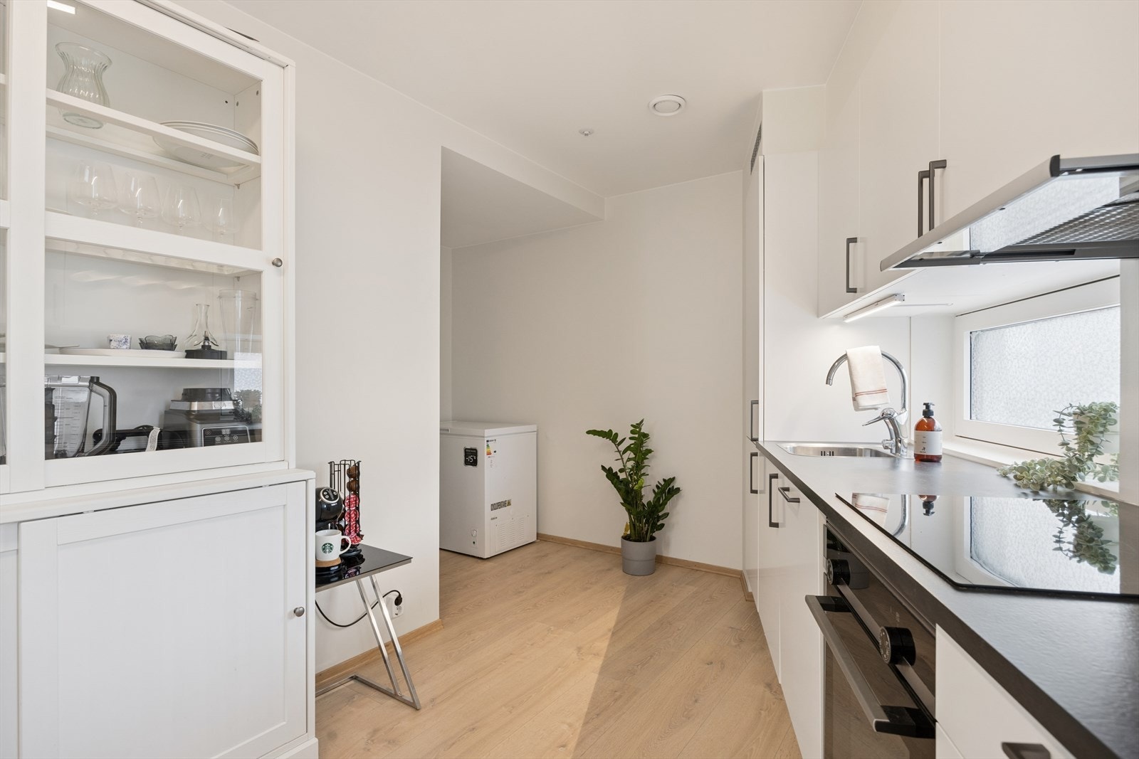 Kjøkken er på ca. 14 m² og er funksjonelt utført i tidløst design. Galleribilde