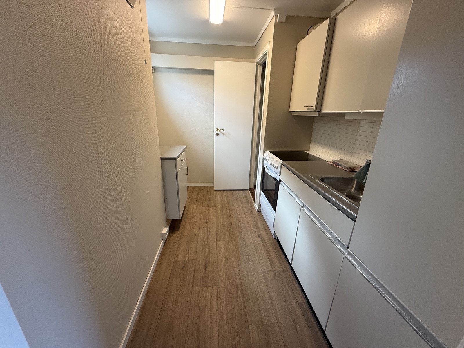 Kjøkken med komfyr. Galleribilde