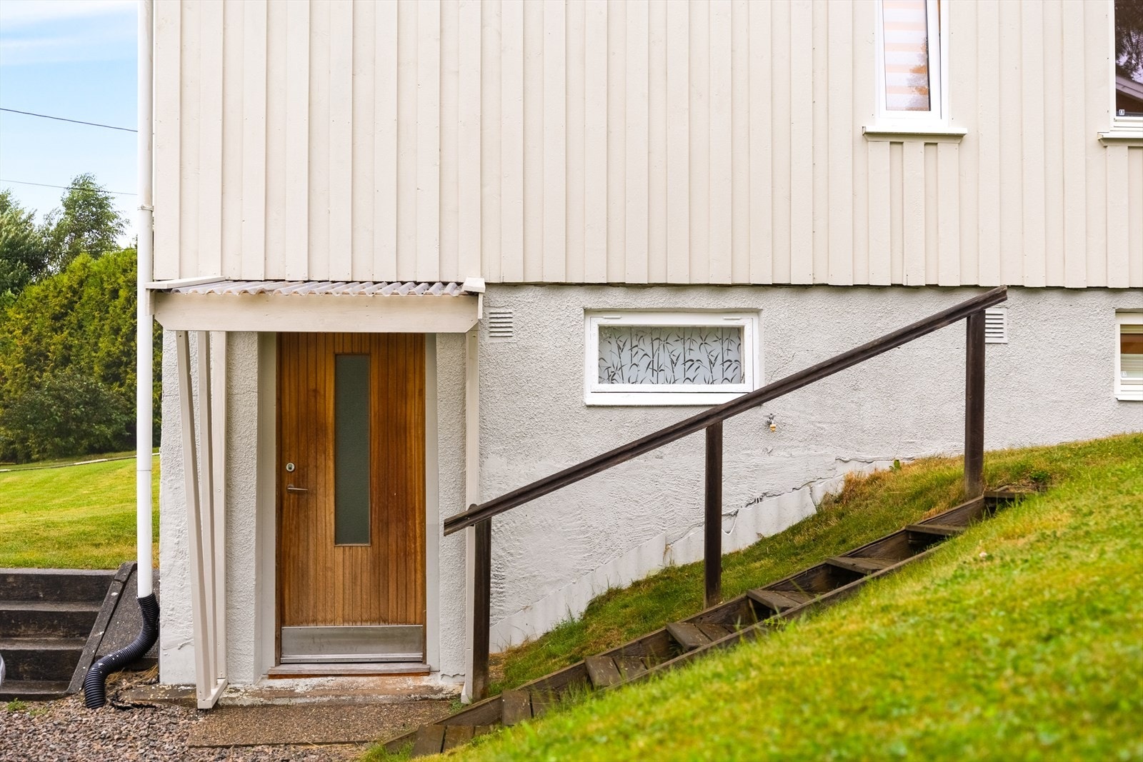 Egen inngang til kjelleren. Galleribilde