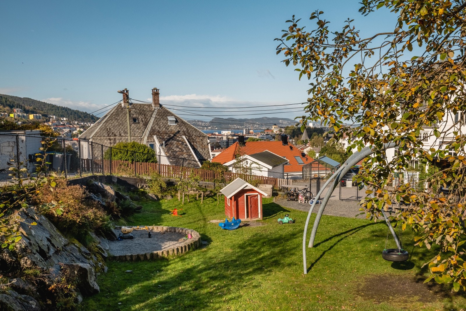 Det er flere lekeplasser i nærområdet. Galleribilde