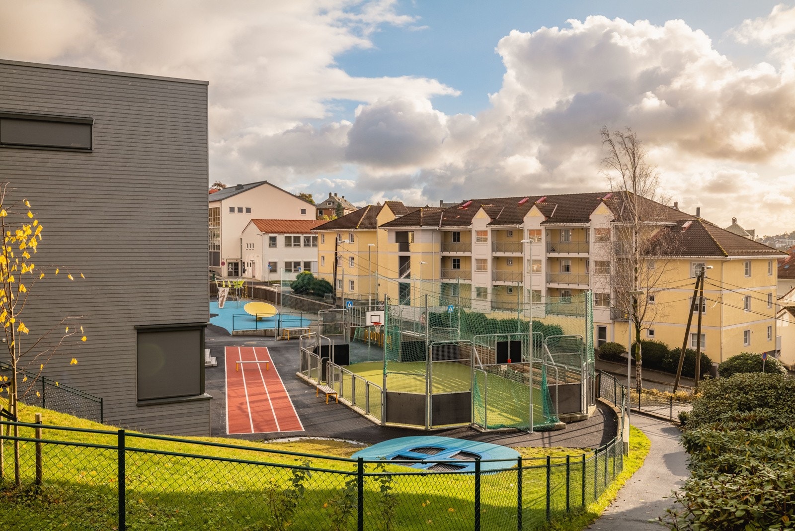 Leiligheten ligger i populære Kronstad oppveksstun sin skolekrets, og det er kun 5 min gange til skolen. Galleribilde