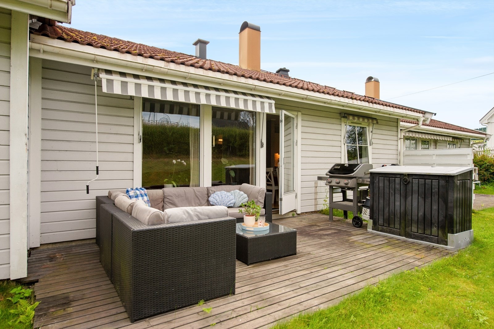Her er det god plass til sittegruppe, bord, grill og øvrig utemøblement. Galleribilde