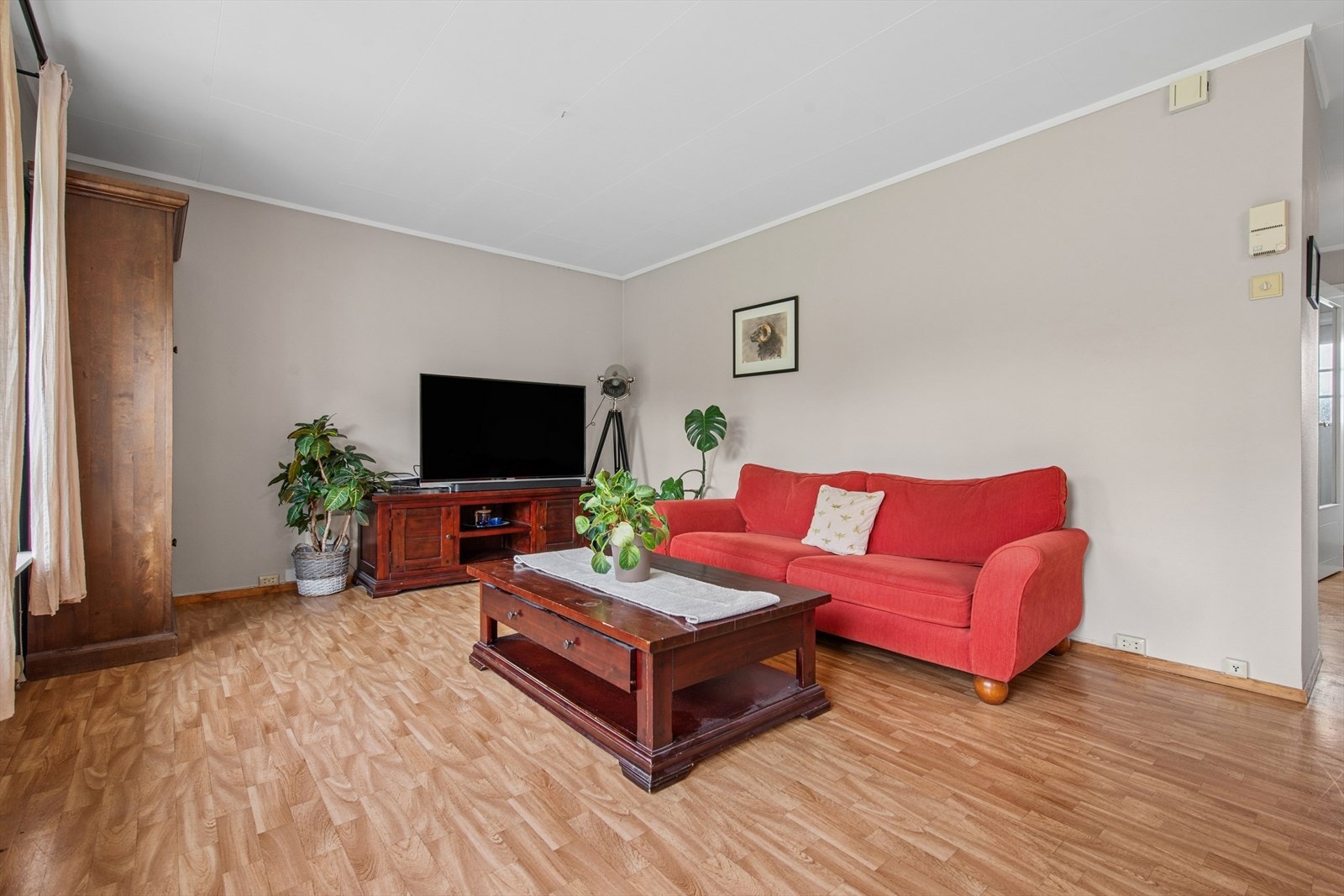 Her er det plass til sittegruppe, stuebord, tv-møblement og øvrig ønsket innredning. Galleribilde