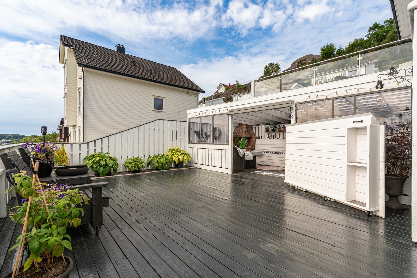 Stor leilighet med hagestue og fantastisk utsikt Galleribilde