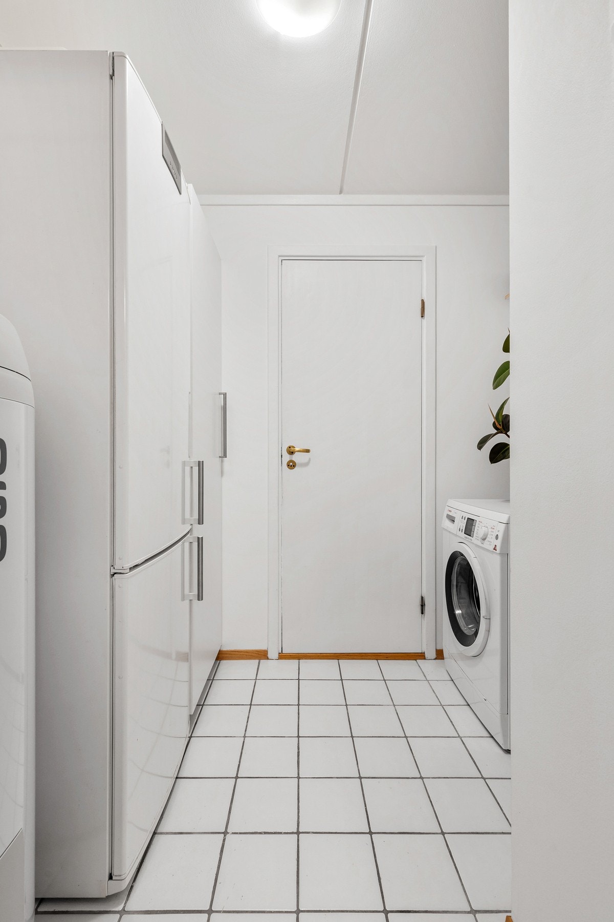 Eget vaskerom med adkomst fra entré Galleribilde
