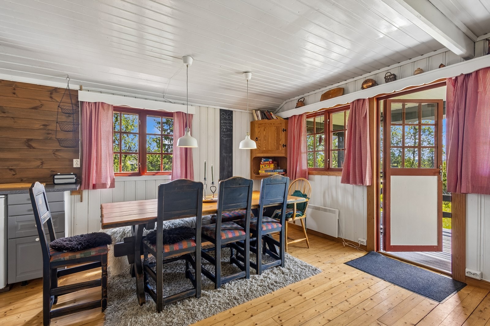 Spiseplass med rom for hele familien. Galleribilde