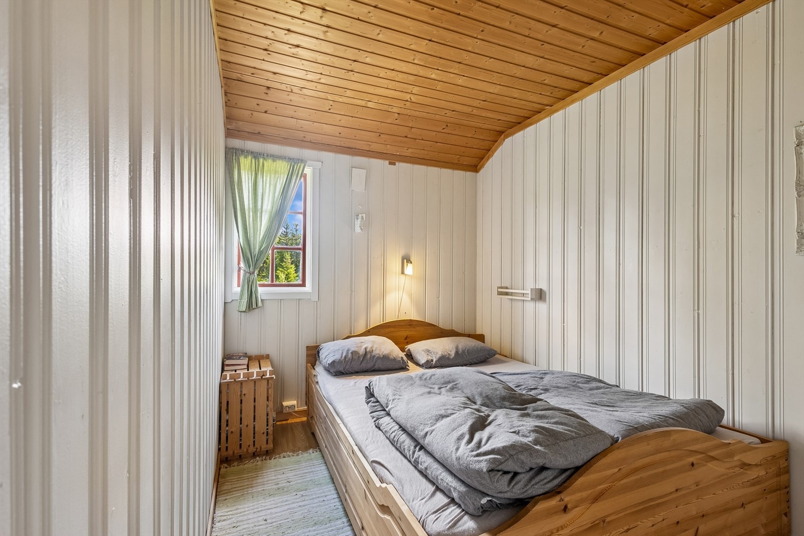 Hytta har flere soverom med ulike innredningsmuligheter. Galleribilde