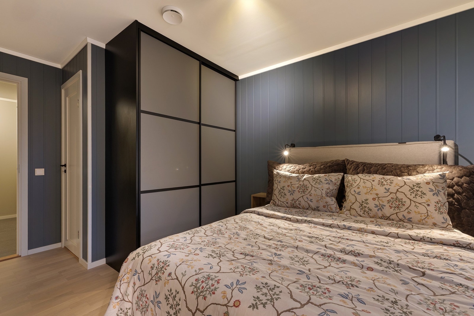 Skyvedørsgarderobe fra Nybo. Galleribilde