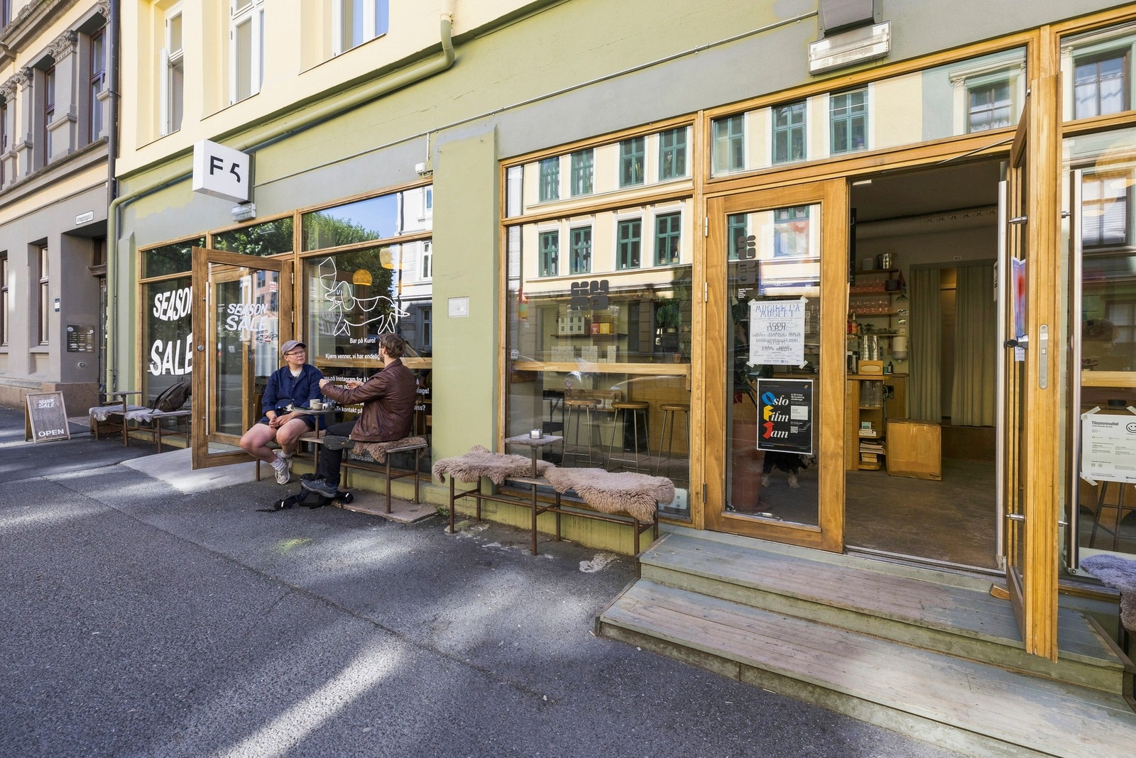 Her bor du med spennende kaféer, butikker og servicetilbud like i nærheten - en urban beliggenhet hvor mye av hverdagen kan klares til fots. Galleribilde