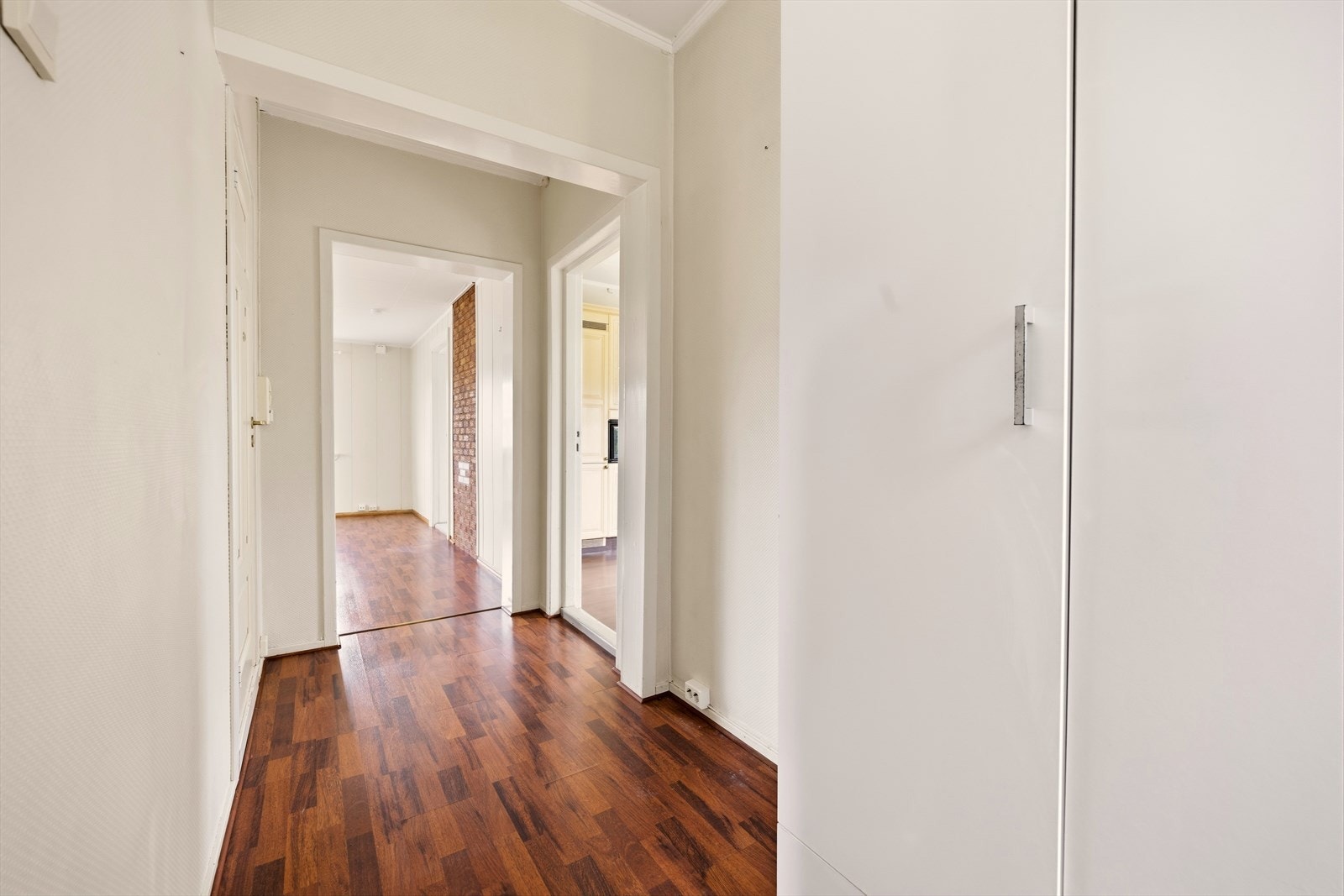 Hall - 1. etasje Galleribilde