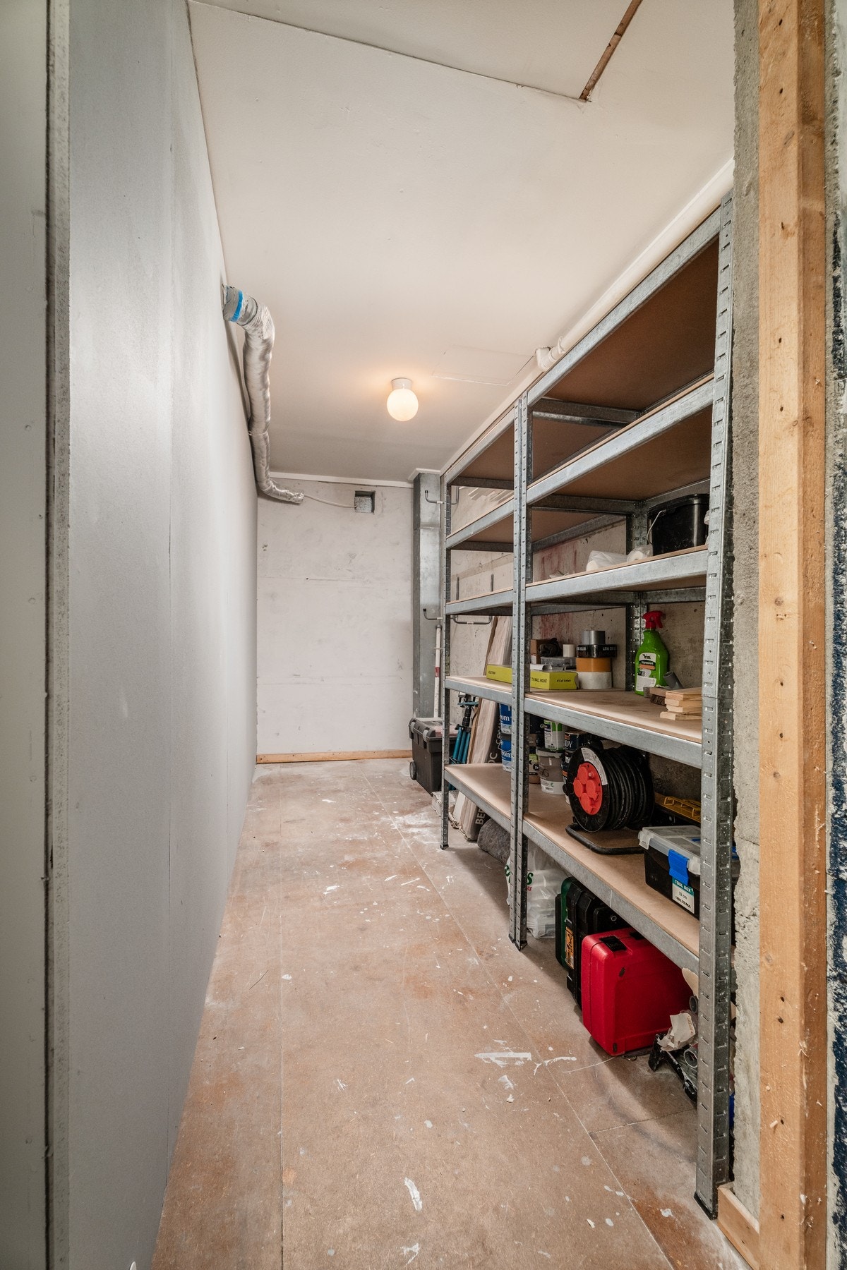 Boligen har godt med oppbevaring i innendørs bod samt på loft med ca. 29kvm GUA. Galleribilde