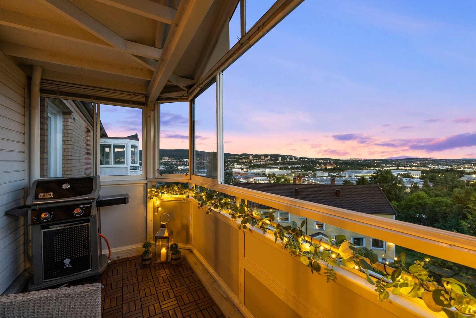 Balkongen er sydvestvendt og er på omtrent 7 m² Galleribilde