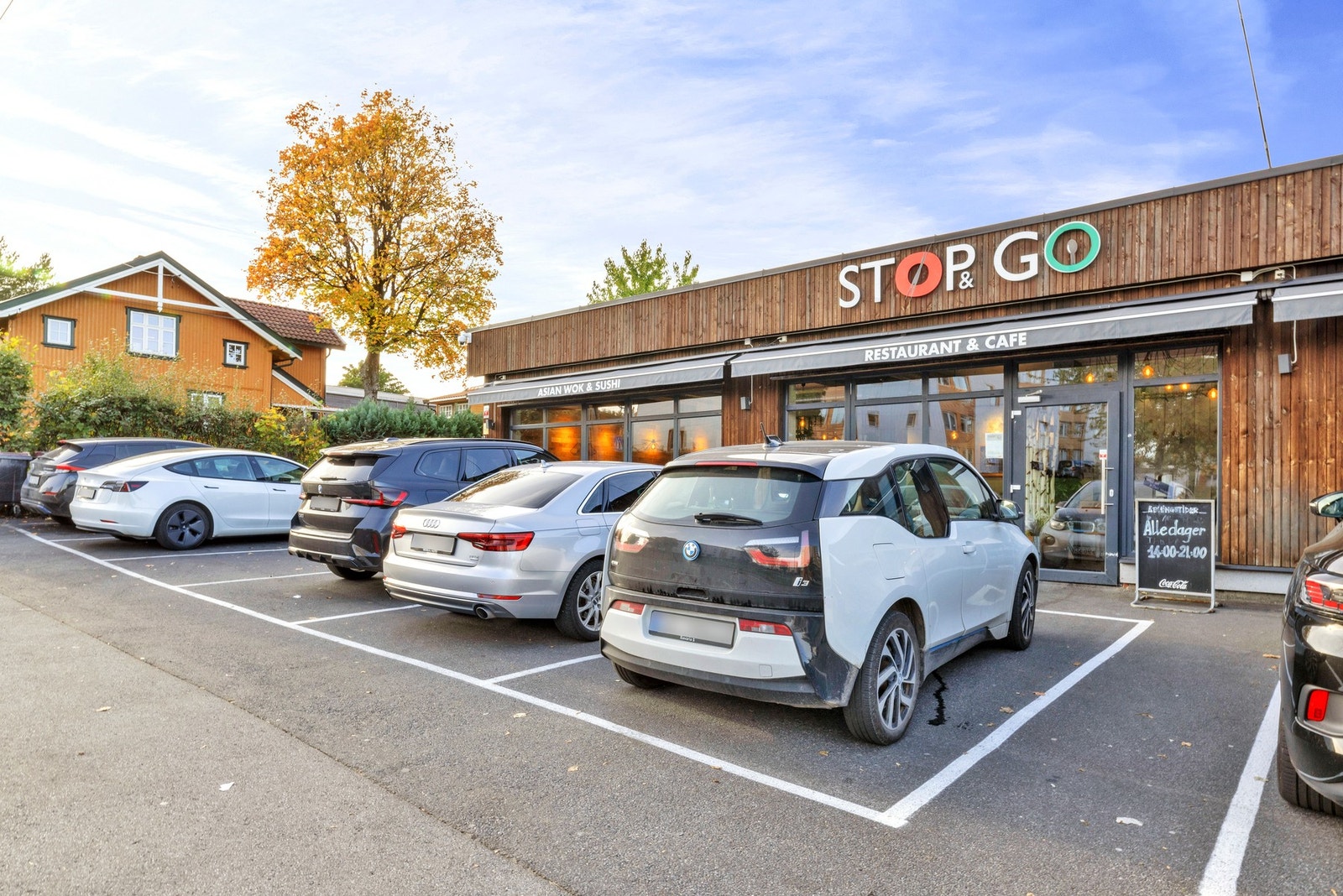 Litt videre ligger Stop and Go, en populær asiatisk restaurant Galleribilde
