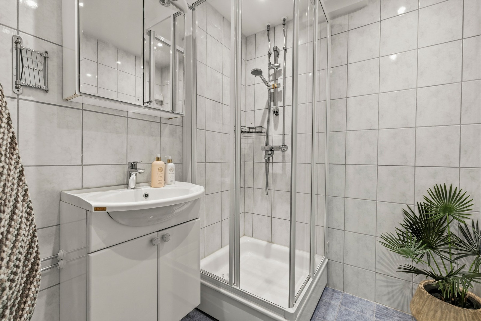 Badet i leiligheten ble pusset opp i regi av borettslaget i 2005 - 2007 Galleribilde