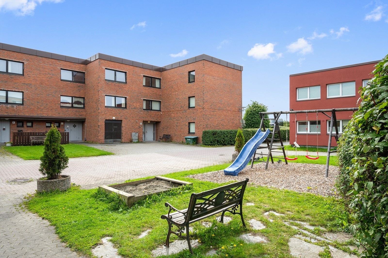 Borettslaget har et flott opparbeidet fellesområde på tomten. Galleribilde