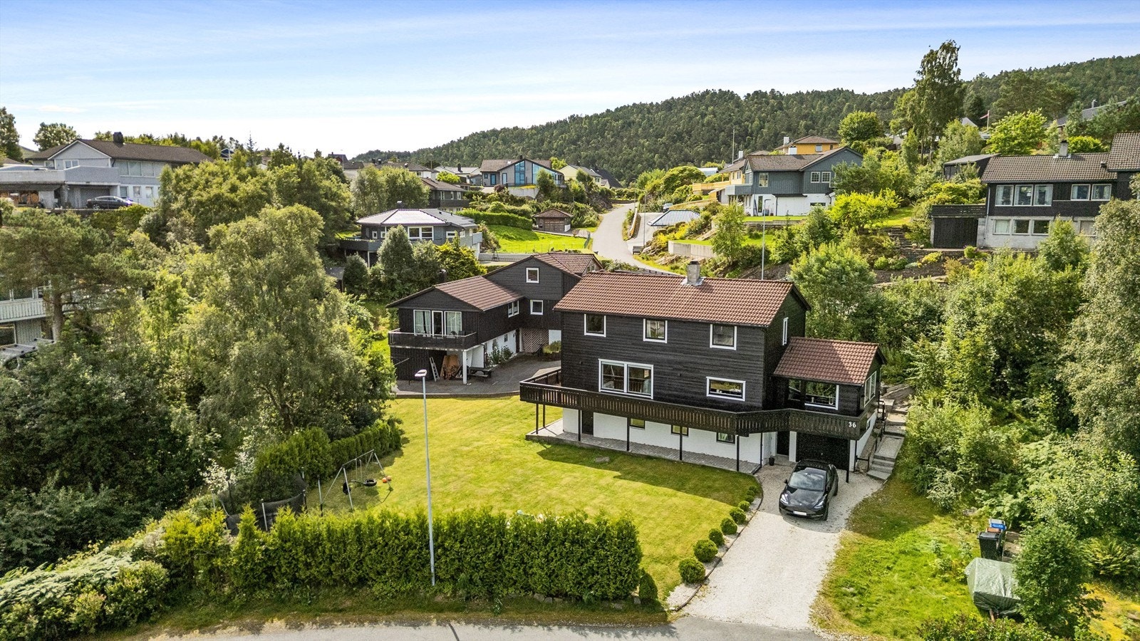 Eiendommen ligger i et etablert og barnevennlig boligområde i Åsen. Galleribilde