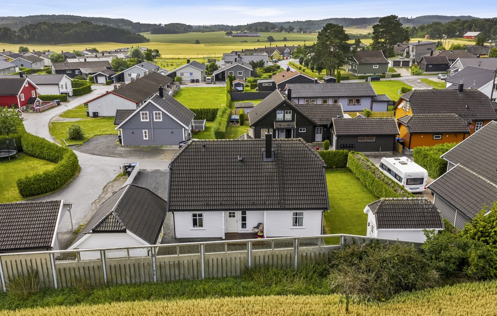 Nærhet til skog og mark med gode turmuligheter. Galleribilde