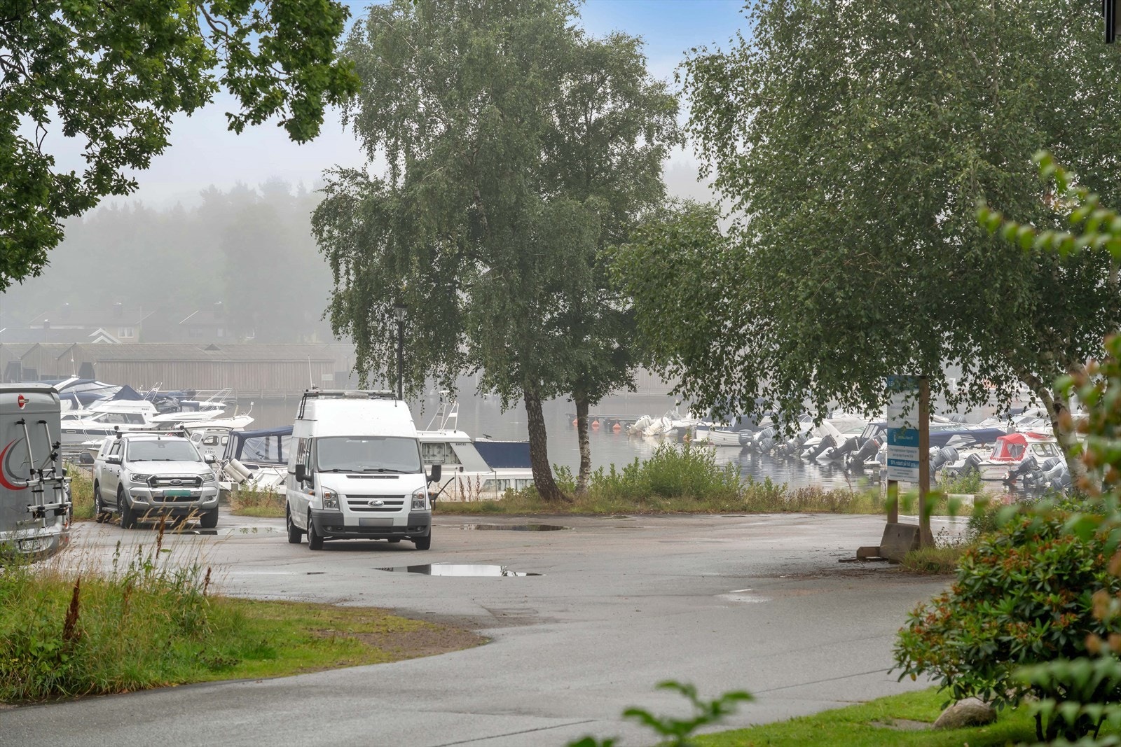 Kort vei til Skjebstad bussholdeplass, kun 2 minutters gange unna. Galleribilde