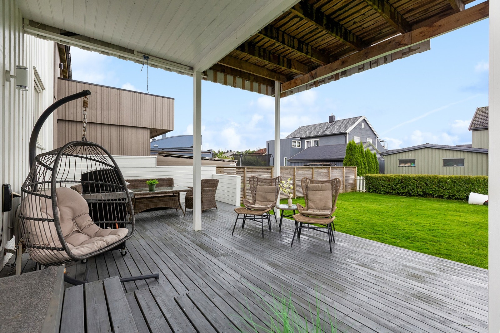 Solrik terrasse - en fin forlengelse av boligen på fine sommerdager. Galleribilde