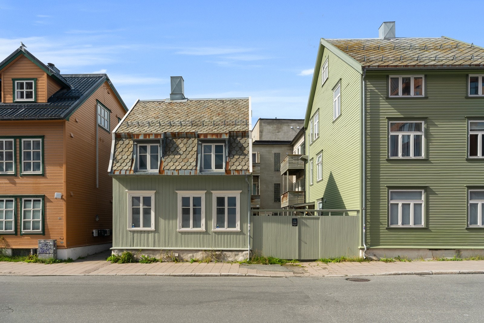 Like utenfor døra finner du busstopp med direkteforbindelse til bl a UiT/UNN, Giæverbukta og flyplassen.