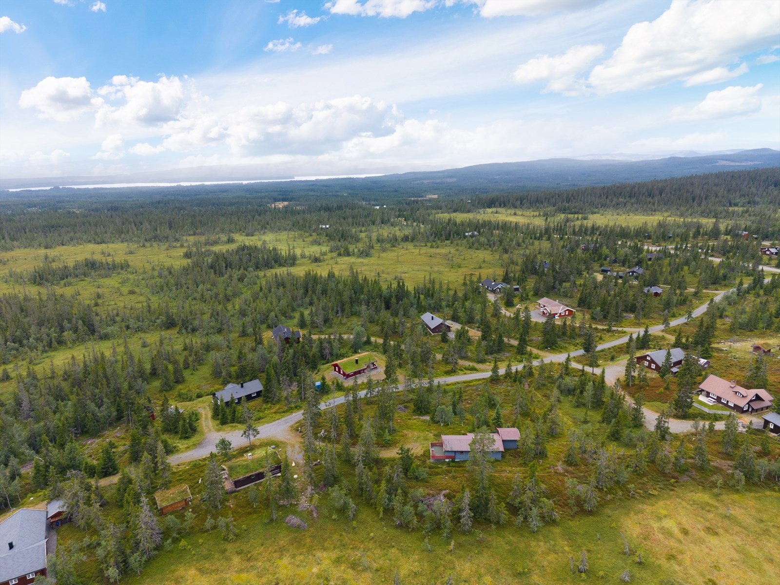 Her får du en fin kombinasjon av naturskjønne omgivelser, gode solforhold og nærhet til et rikt utvalg av helårsaktiviteter. Galleribilde