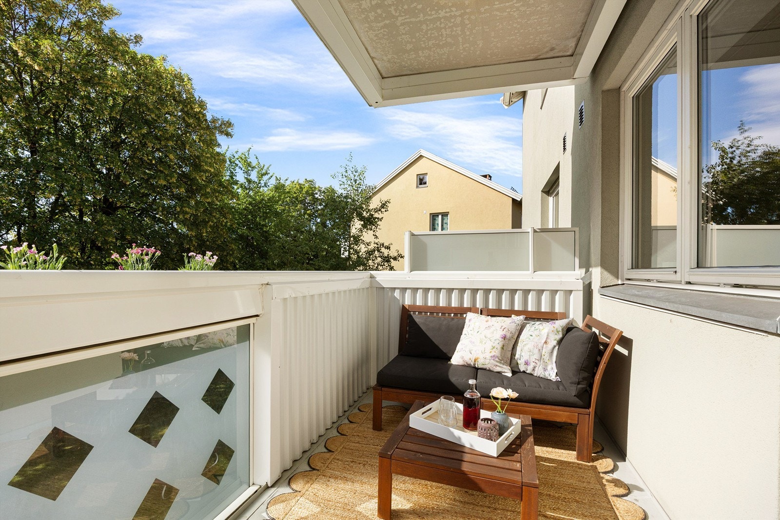 Balkong med plass til sittegruppe Galleribilde