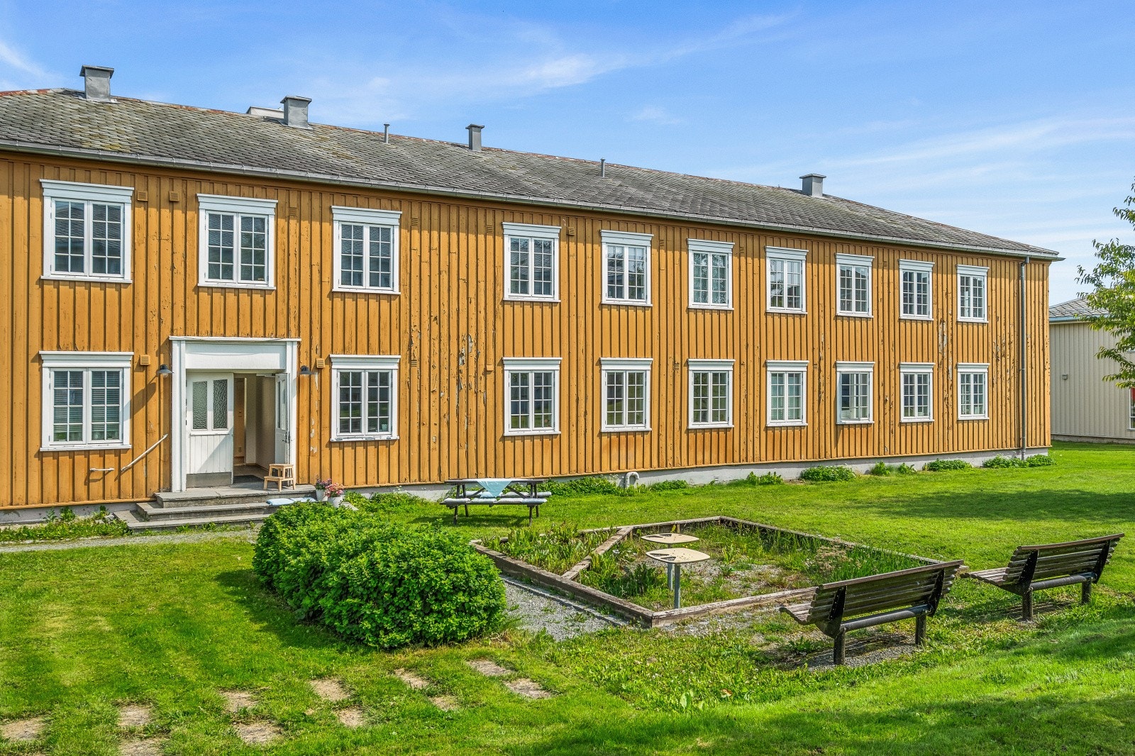 Leiligheten ligger i et velholdt borettslag på attraktive Persaunet. Galleribilde