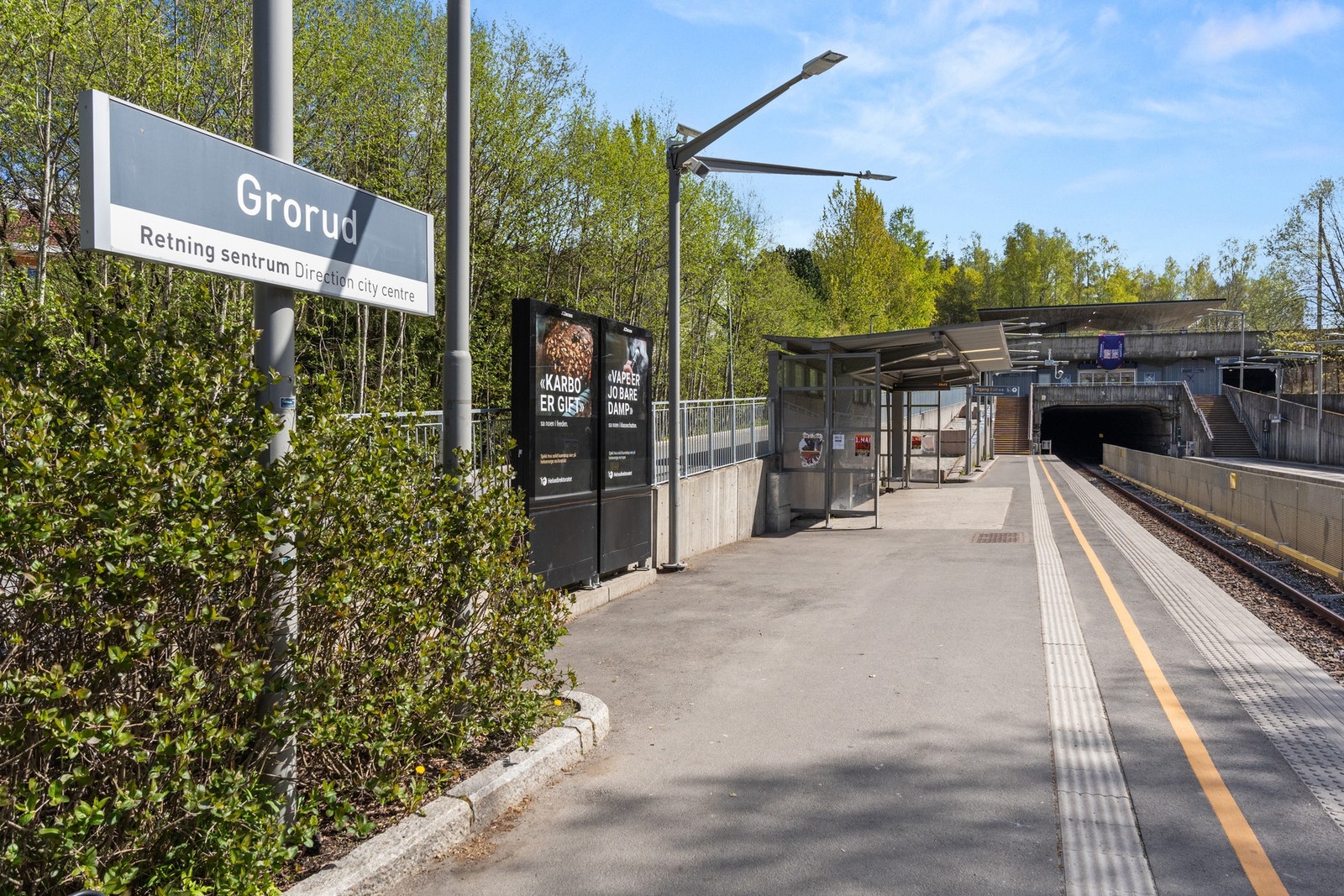 Grorud T og bussterminal ligger ca. 4 min unna. Her går bl.a 31 bussen døgnet rundt 7ganger i uken Galleribilde