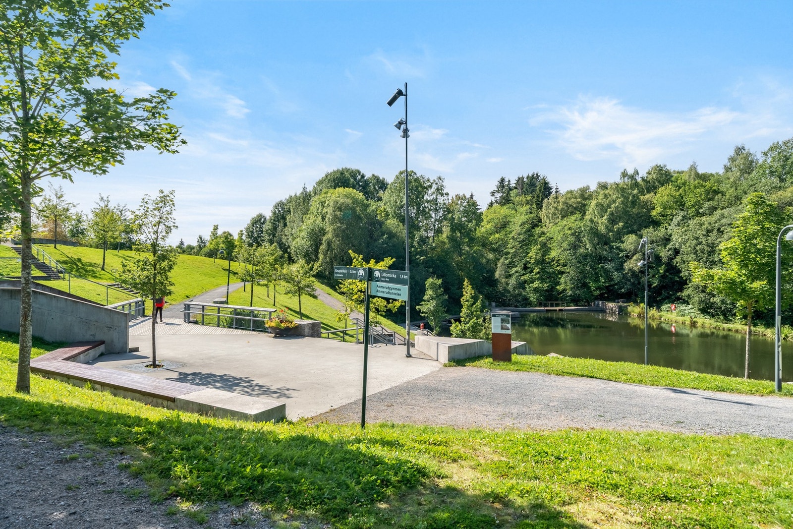 Flott og nyere park få min fra boligen, her går det sti bort til T-banen og Ammerudlia Borettslag Galleribilde
